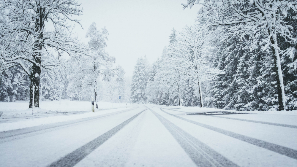 Conducir con una marcha más larga cuando hay nieve o heladas en la carretera