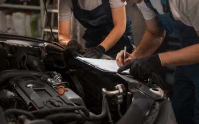 Señales de que tu coche necesita una revisión urgente: luces, ruidos y consumos que no debes ignorar